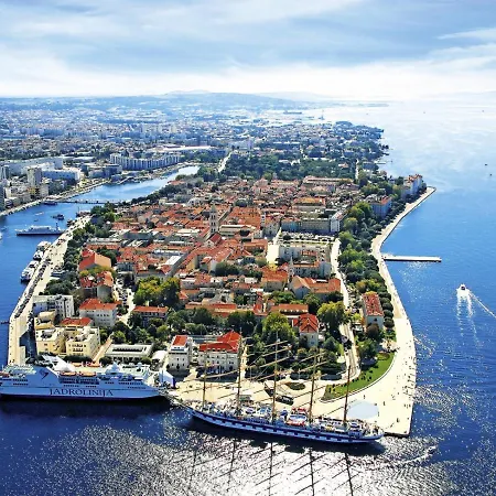 Appartement In With Sea View, Balcony, Air Conditioning, Wi-fi *